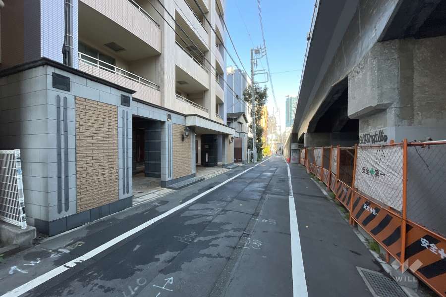 敷地東側の前面道路