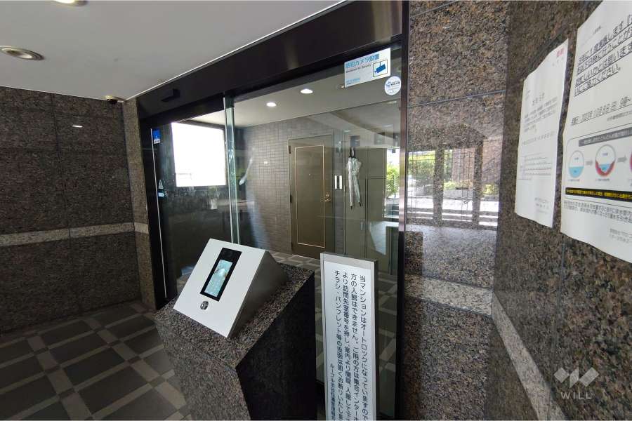 エントランスはオートロック付きです。