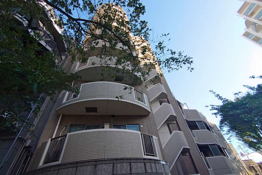 デュオスカーラ笹塚の外観（北側から）