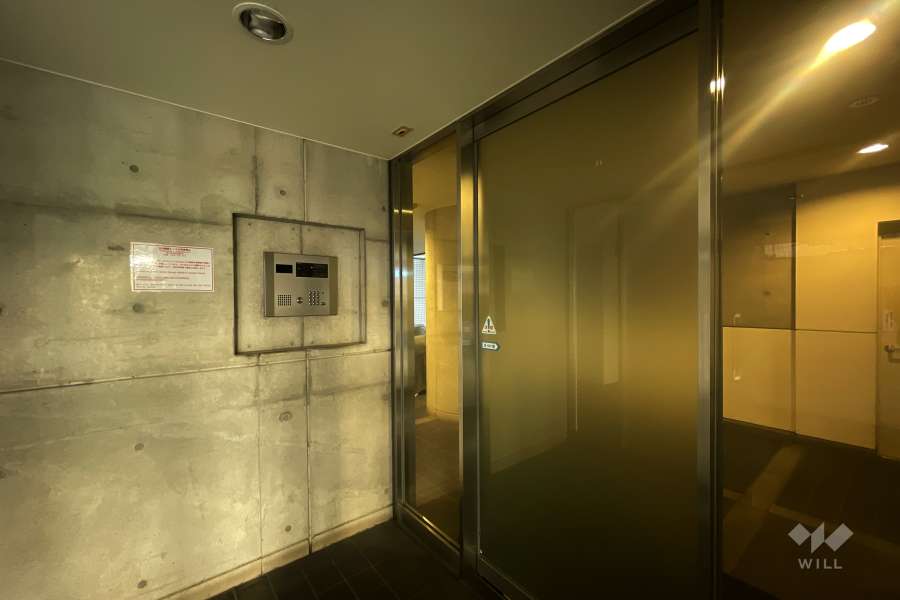 エントランスはオートロック付きです。