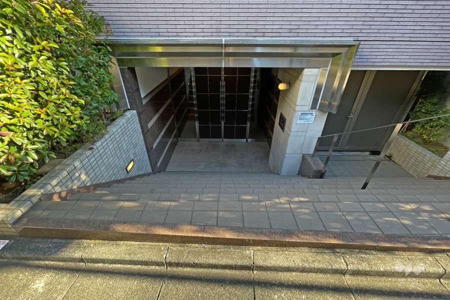 敷地入り口