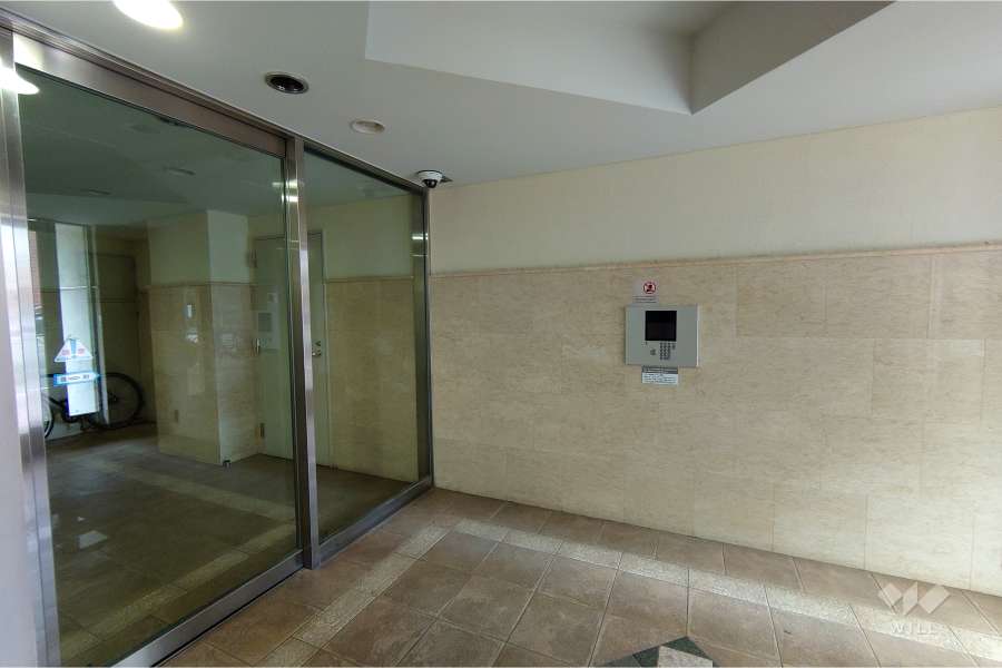 エントランスはオートロック付きです。