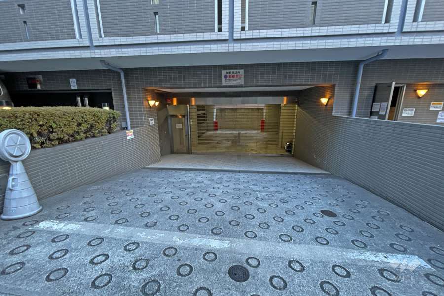 駐車場出入り口