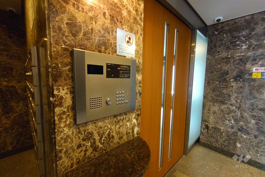 エントランスはオートロック付きです。