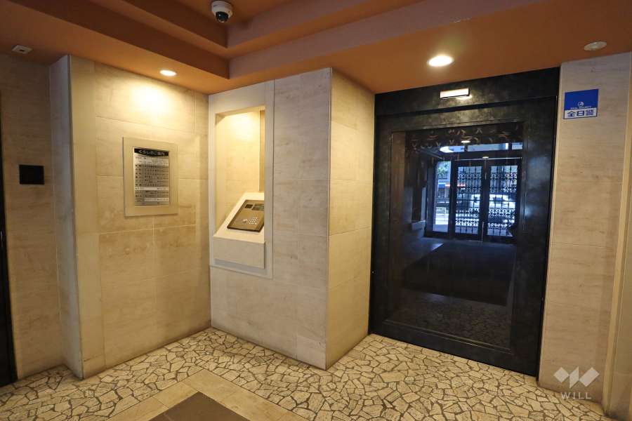 エントランスはオートロック付きです。