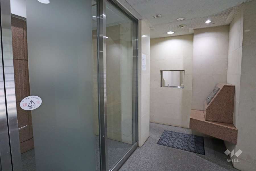 エントランスはオートロック付きです。