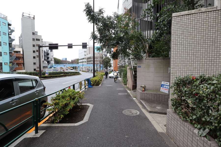 敷地北側の前面道路