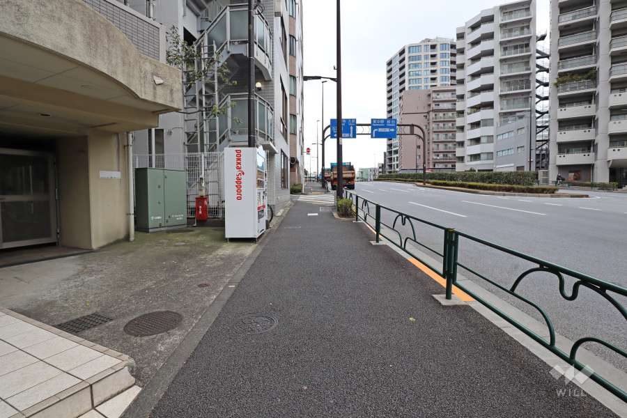 敷地北西側の前面道路