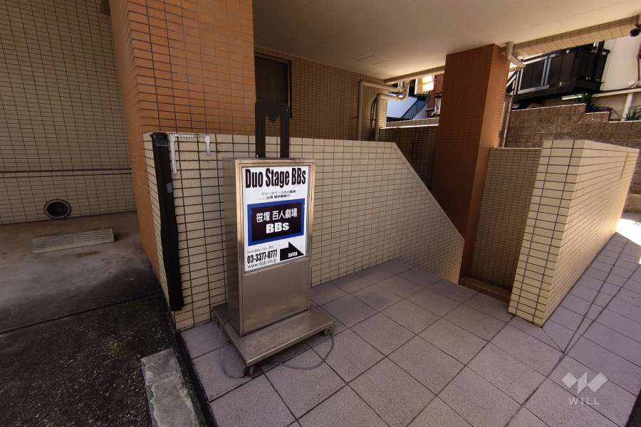 B1Fには演劇等を観劇できる小劇場があります。