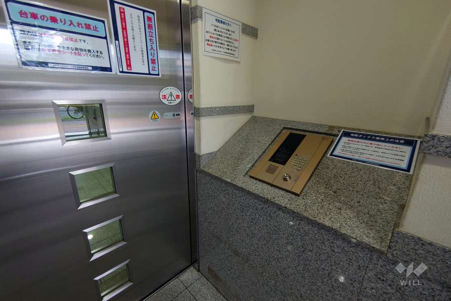 エントランスはオートロック付きです。