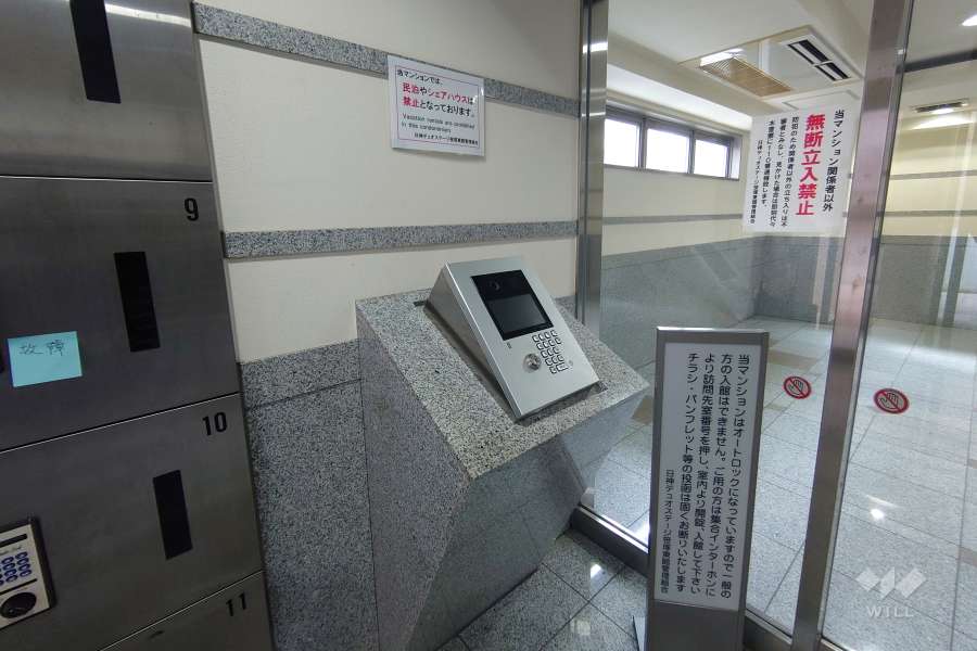 エントランスはオートロック付きです。