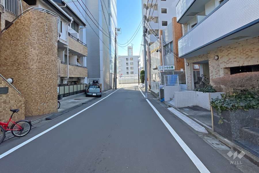 敷地北側の前面道路