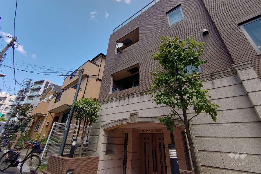 デュオスカーラ代々木の外観（南西側から）