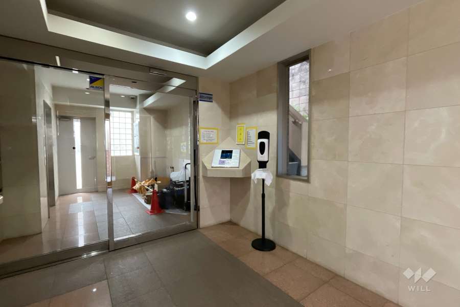 エントランスはオートロック付きです。