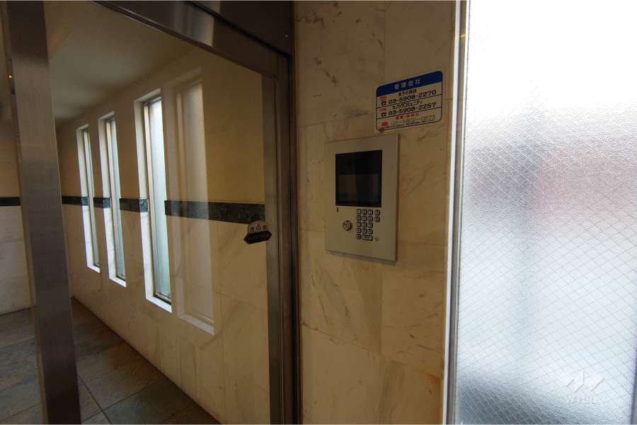 エントランスはオートロック付きです。