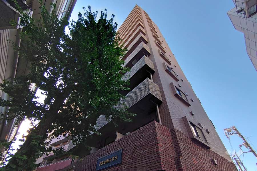 トーシンフェニックス初台の外観（南東側から）