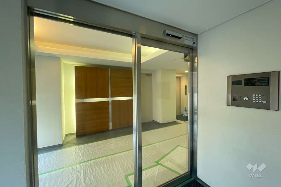 エントランスはオートロック付きです。