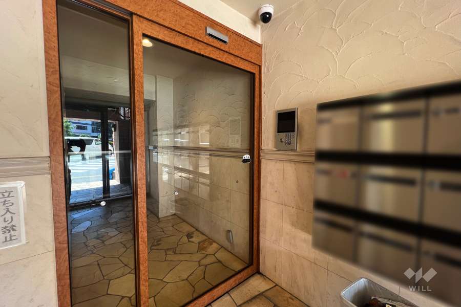 エントランスはオートロック付きです。