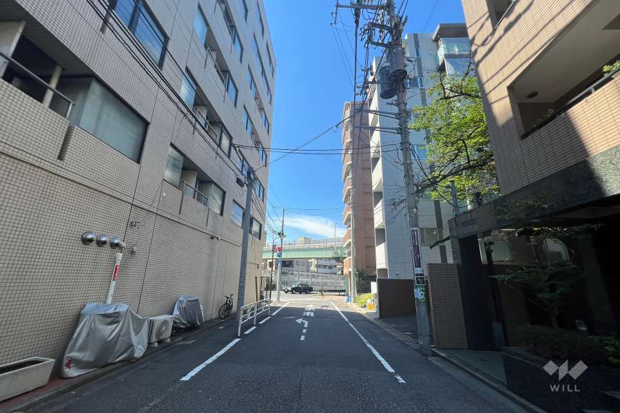 敷地南側の前面道路