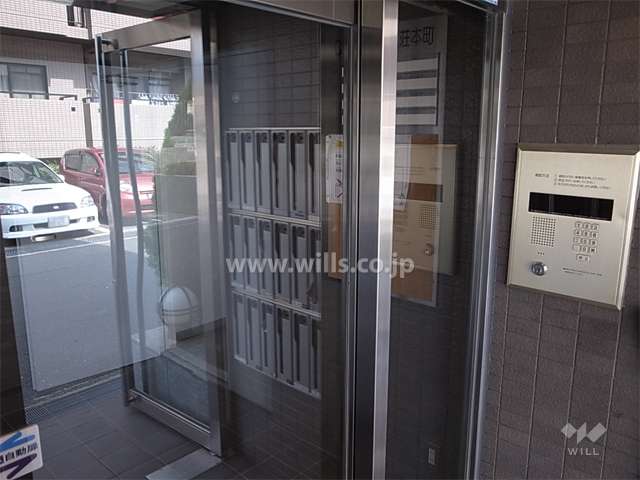 エントランスはオートロック付きです。