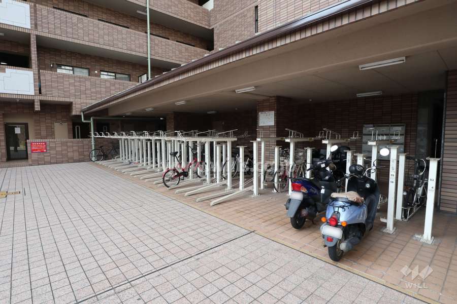 駐輪場とバイク置場