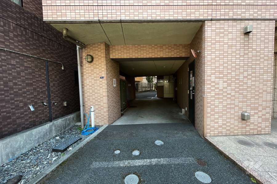 駐車場の出入り口
