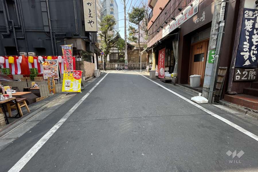 敷地北側の前面道路（東側から）