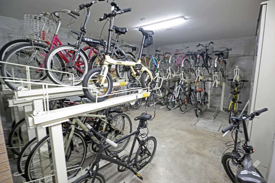 屋内に設けられた駐輪場