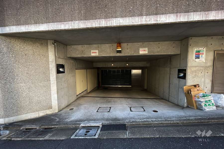 駐車場の出入り口（リングシャッター付き）