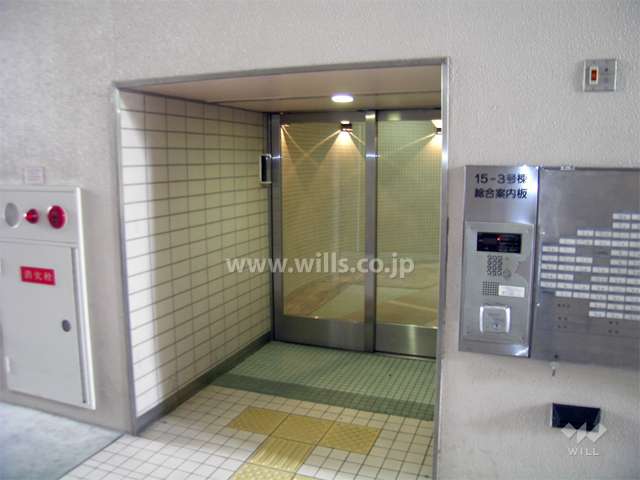 住戸入り口。オートロック付きです。