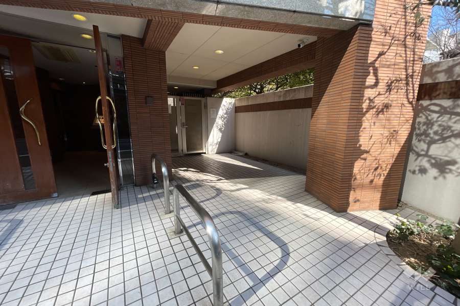 駐輪場の出入り口（オートロック付き）