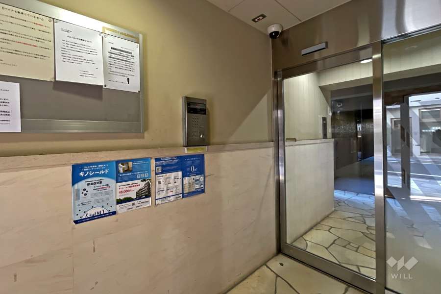 エントランスはオートロック付きです。