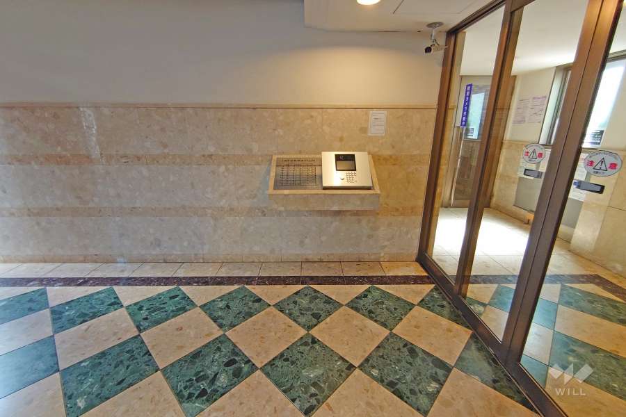 エントランスはオートロック付きです。