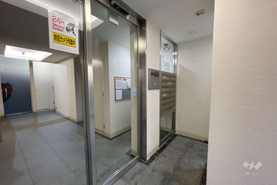 エントランスはオートロック付きです。