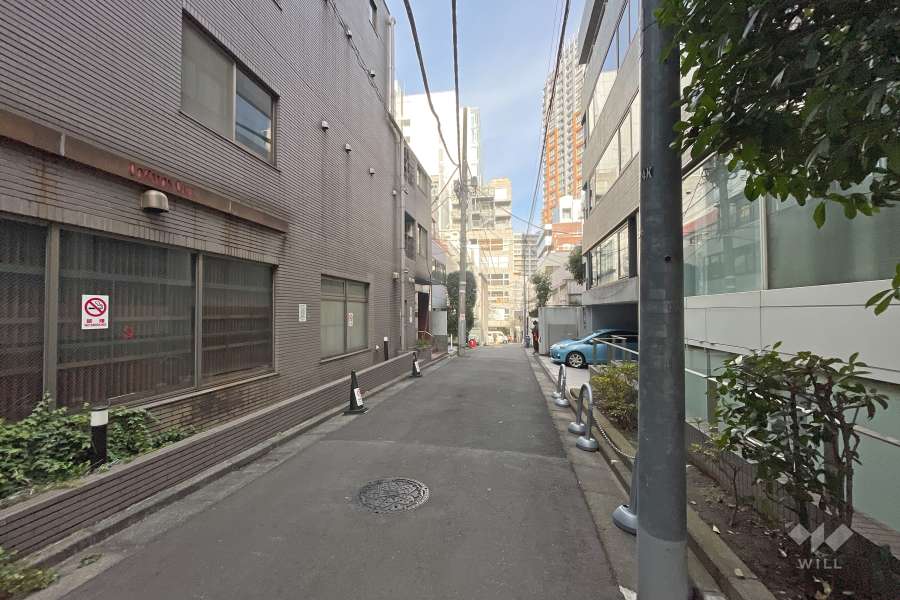 敷地東側の前面道路