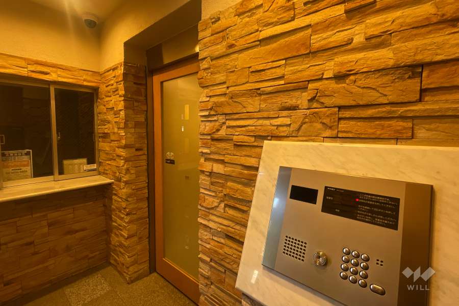 エントランスはオートロック付きです。