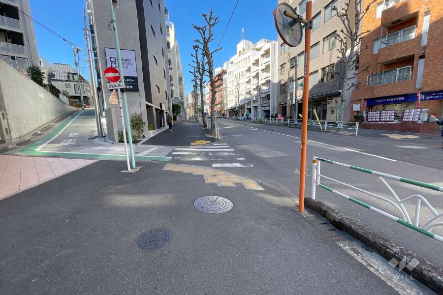 敷地北側の前面道路