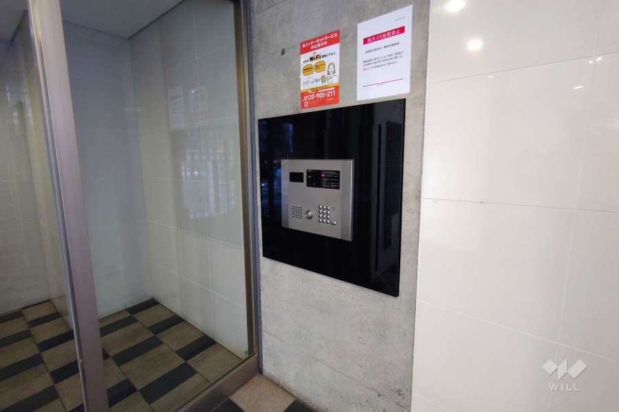 エントランスはオートロック付きです。