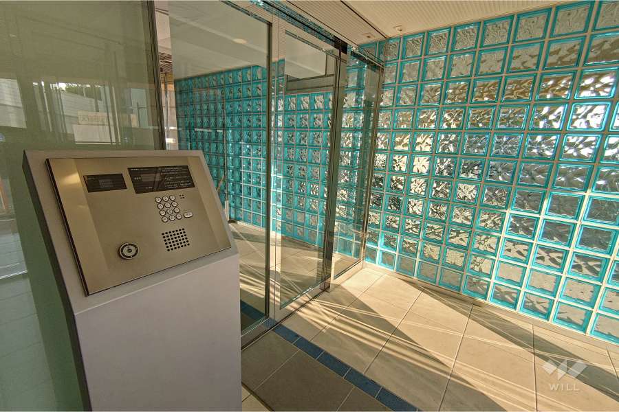 エントランスはオートロック付きです。