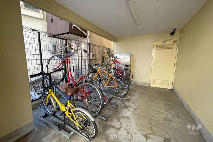 屋内に設けられた駐輪場