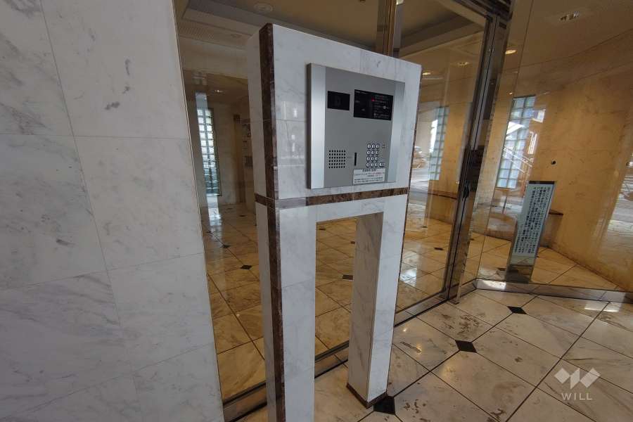 エントランスはオートロック付きです。