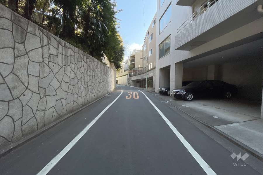 敷地北東側の前面道路