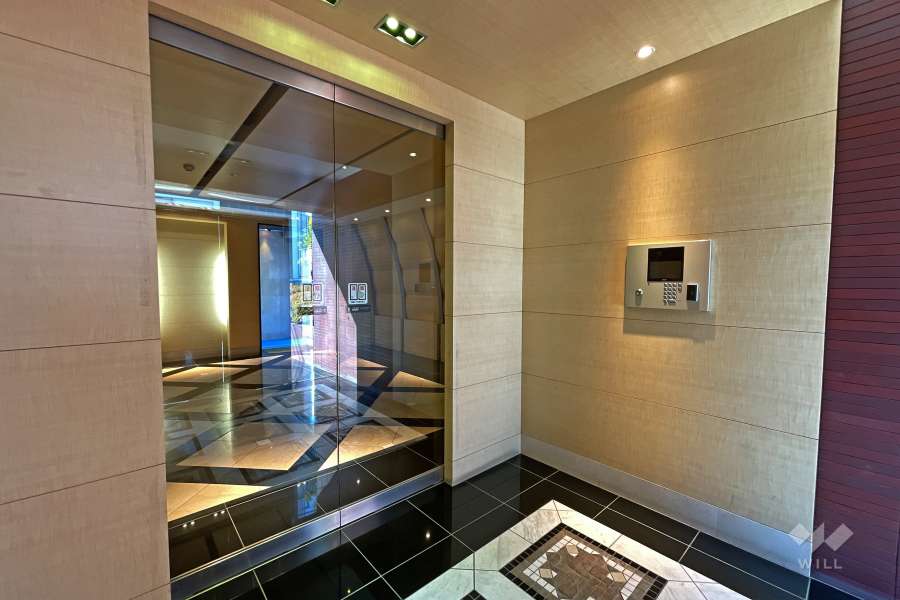 エントランスはオートロック付きです。