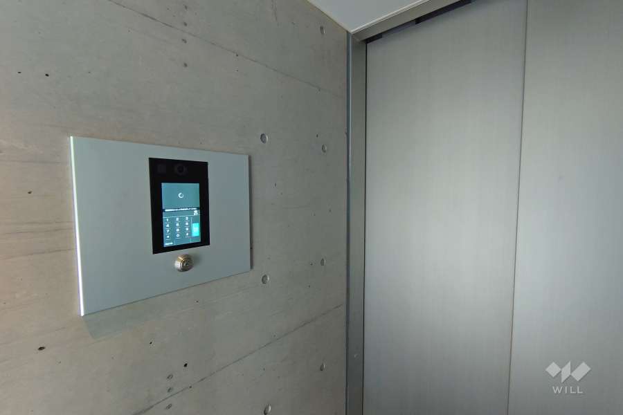 エントランスはオートロック付きです。