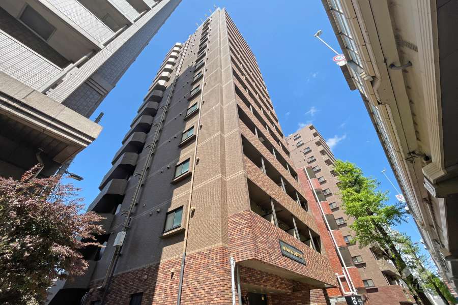 トーシンフェニックス初台弐番館の外観（南側から）