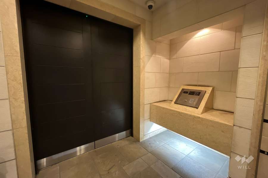 エントランスはオートロック付きです。