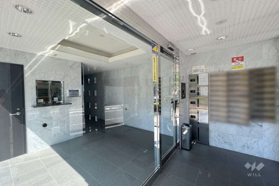 エントランスはオートロック付きです。