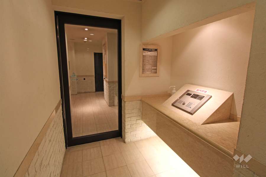 エントランスはオートロック付きです。