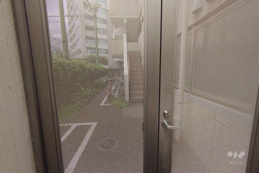 駐車場の出入り口