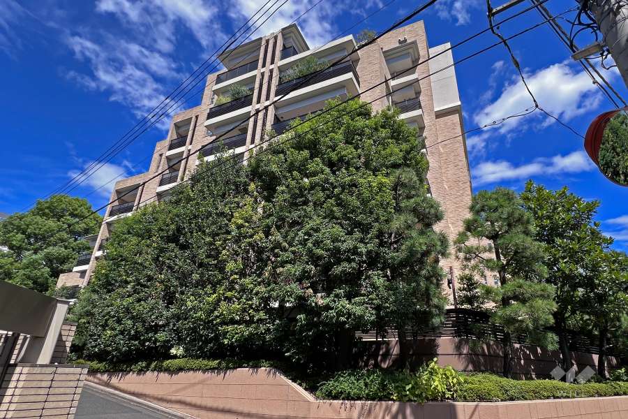 ブリスベージュ神宮前の外観（南西側から）